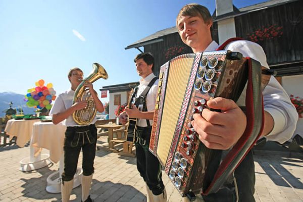 The music plays on the Sonnenalm