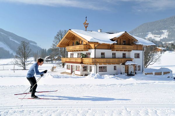 Cross-country ski run by day and night directly at Landhaus Katharina