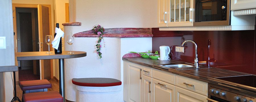 Liebliche Küche im Appartement mit eigener Sauna im Landhaus Katharina