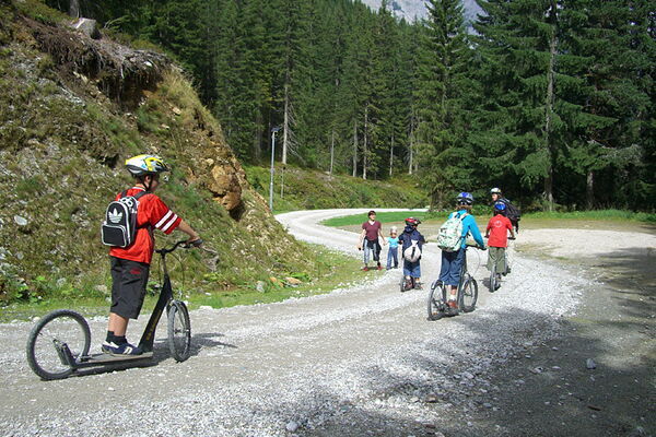 With the scooter from Rittisberg down to Ramsau