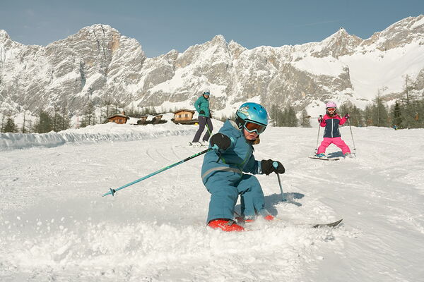Skiing with the family in Ramsau